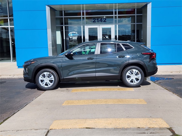 2026 Chevrolet Trax LS photo 2