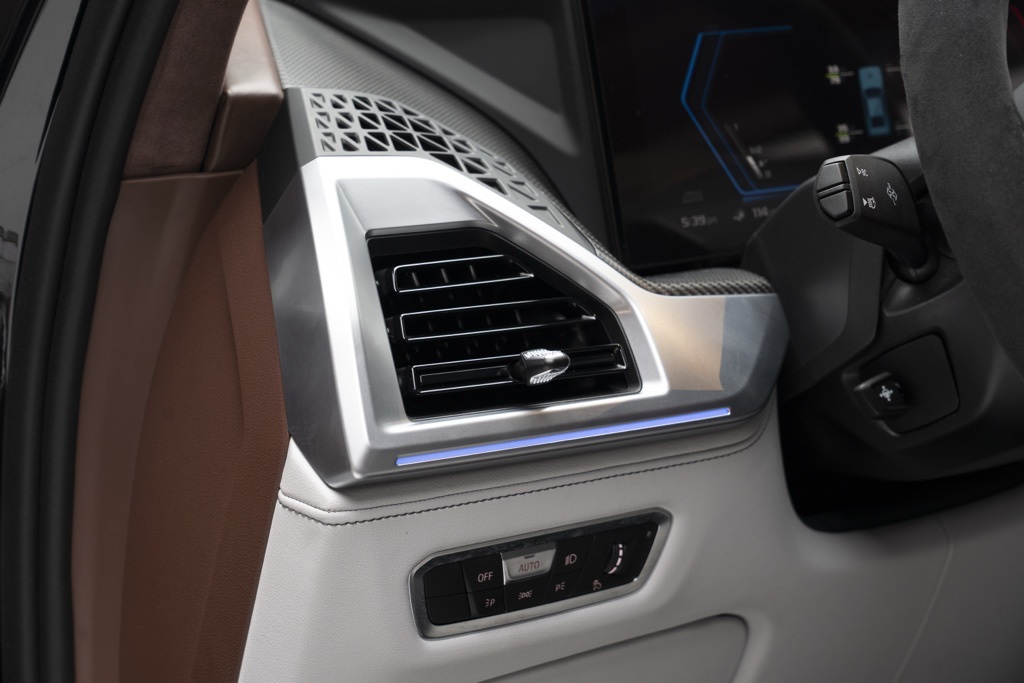 2023 BMW XM Base - Photo 12