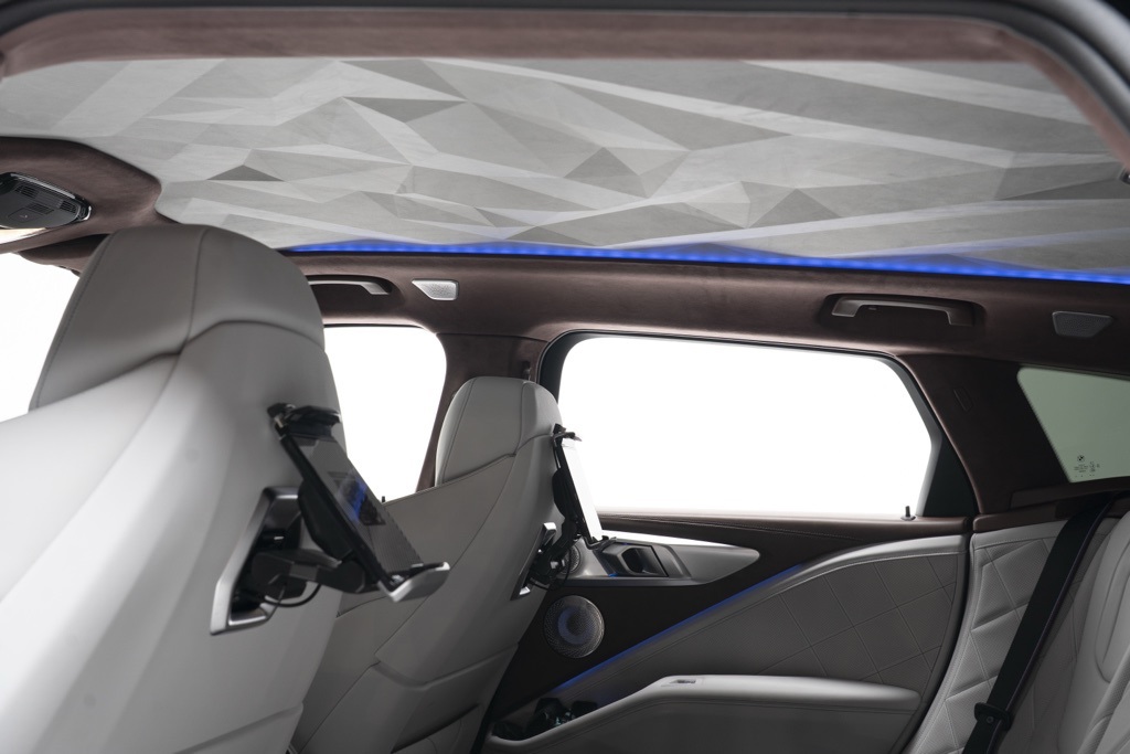 2023 BMW XM Base - Photo 48