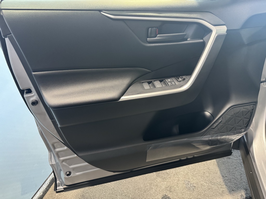 Thumbnail: 2025 Toyota RAV4 - 28