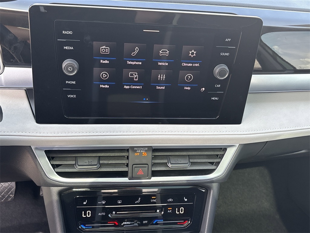 2025 Volkswagen Taos 1.5T SE Green at DeMontrond Auto Country