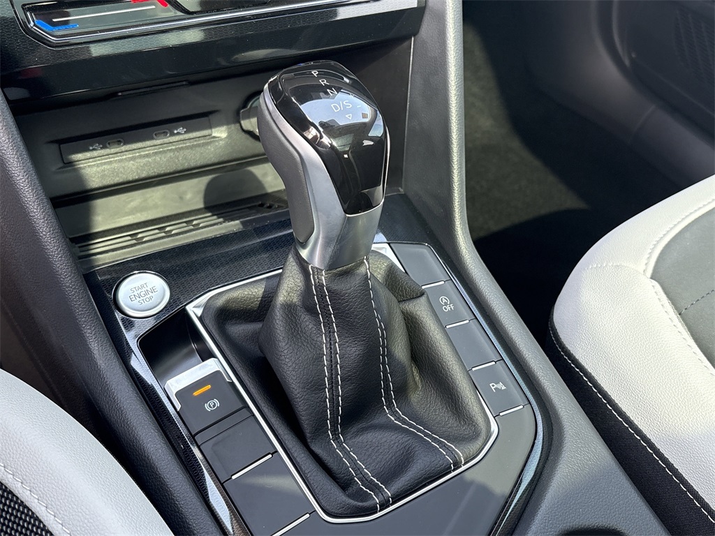 2025 Volkswagen Taos 1.5T SE Green at DeMontrond Auto Country