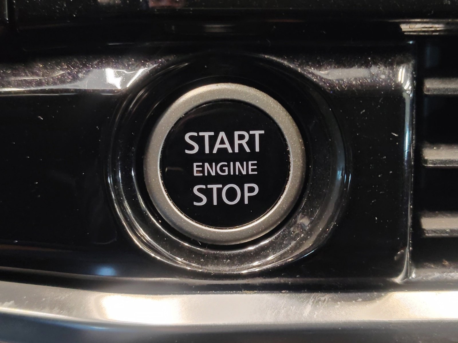 Used Car 2022 Nissan Pathfinder  Platinum For Sale Under $30,000 In San Antonio, Texas