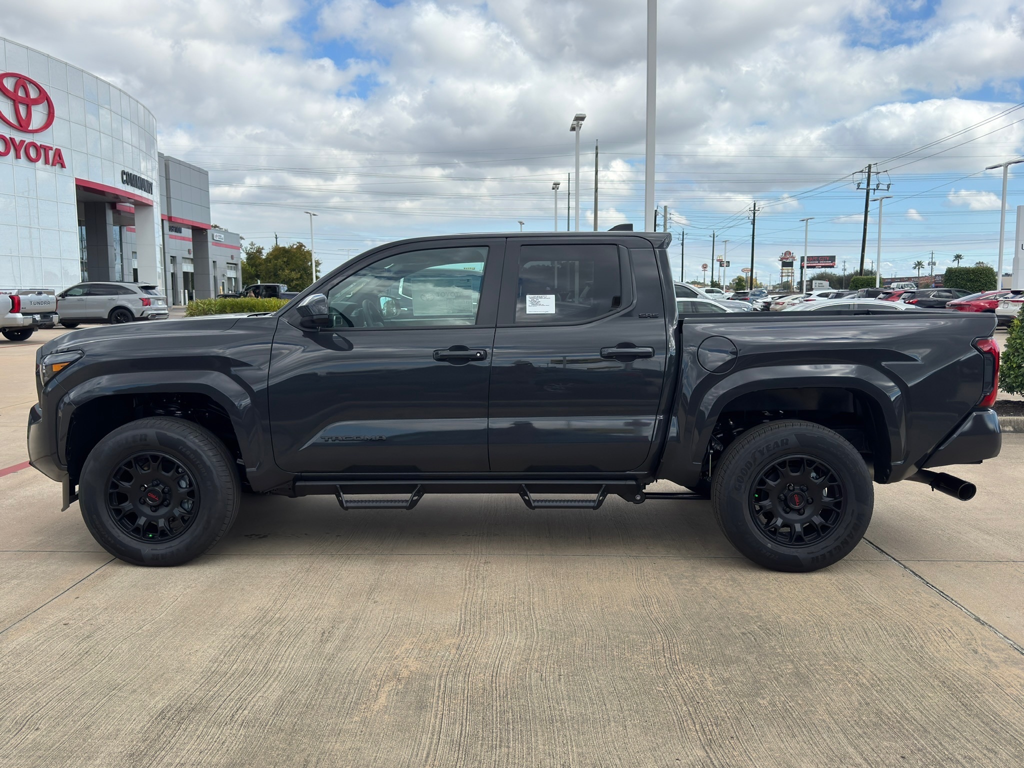 2025 Toyota Tacoma SR5 - 9