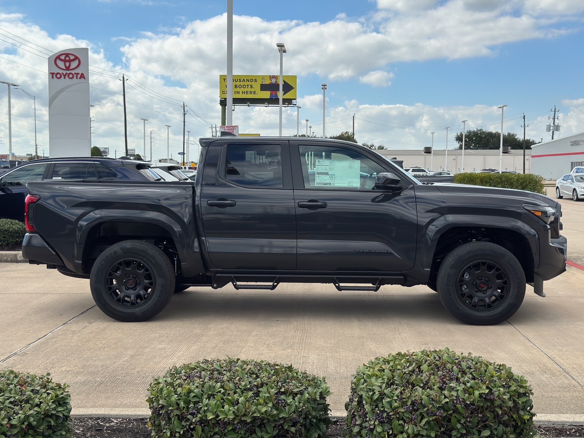 2025 Toyota Tacoma SR5 - 8