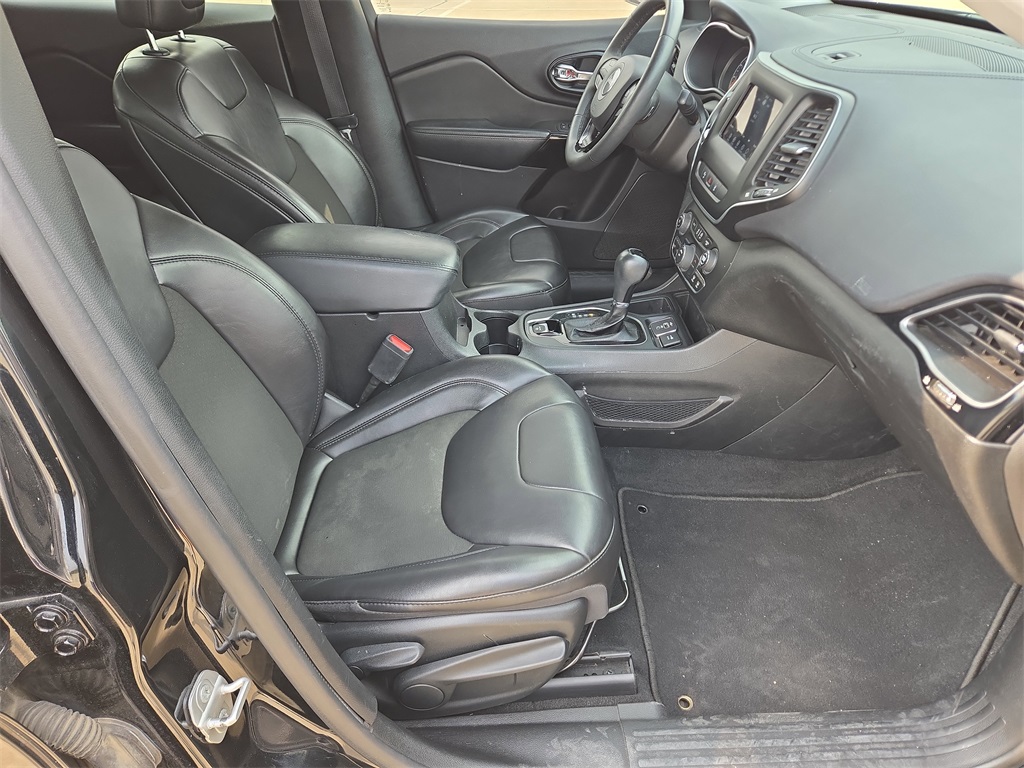 2021 Jeep Cherokee Altitude Black at AutoSavvy Houston Southwest