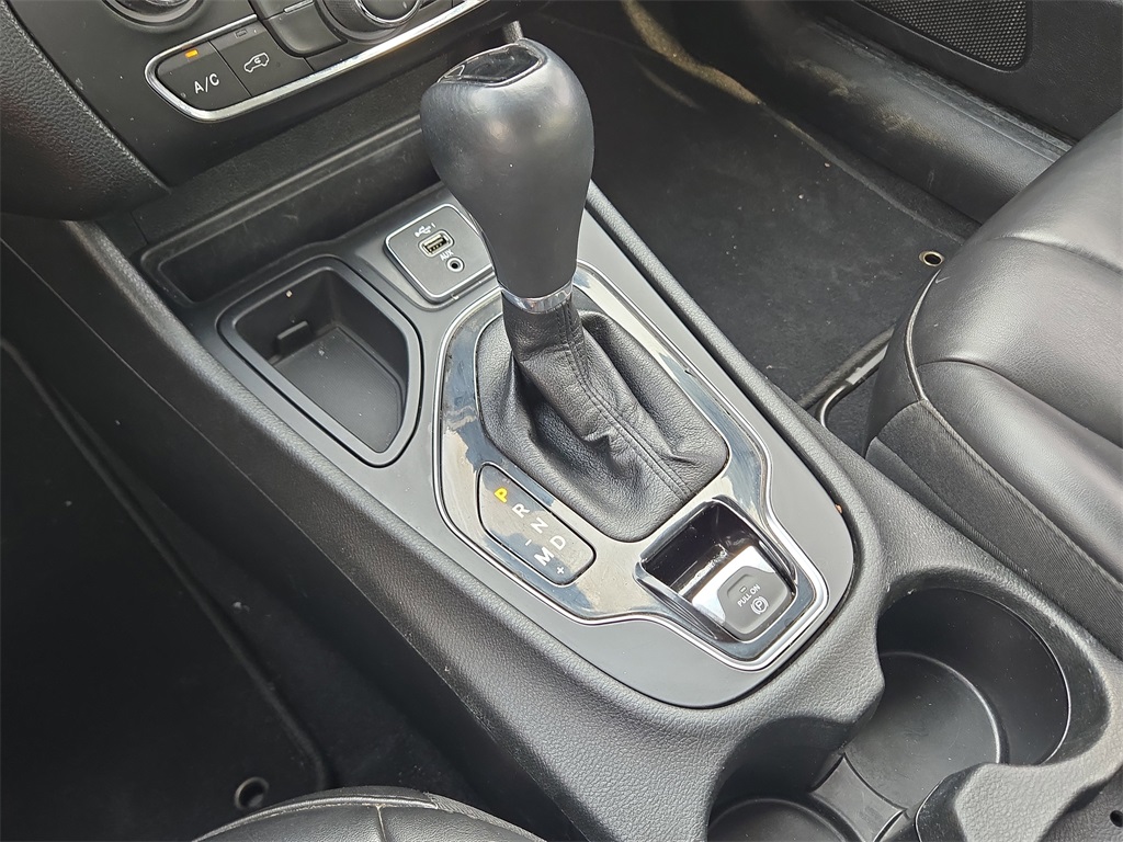 2021 Jeep Cherokee Altitude Black at AutoSavvy Houston Southwest