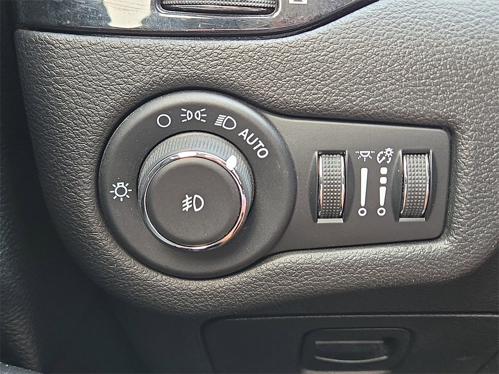 2021 Jeep Cherokee Altitude Black at AutoSavvy Houston Southwest