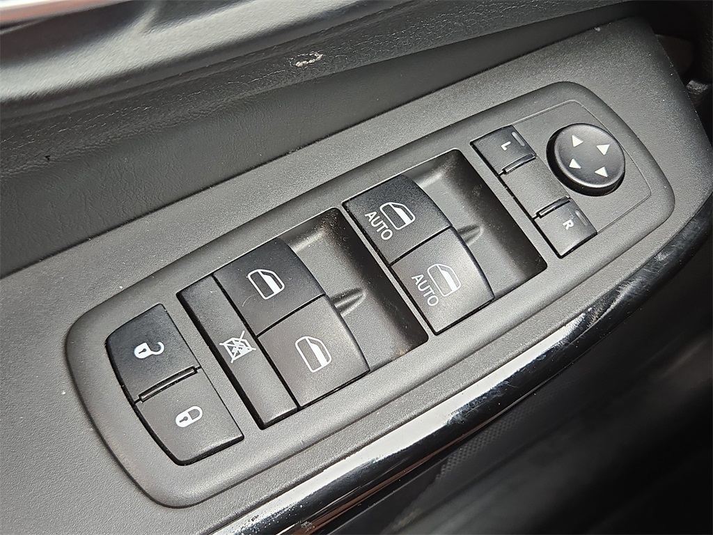 2021 Jeep Cherokee Altitude Black at AutoSavvy Houston Southwest