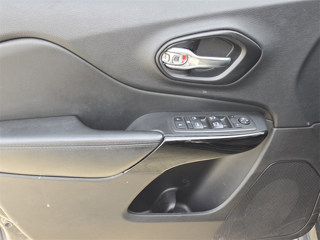 2021 Jeep Cherokee Altitude Black at AutoSavvy Houston Southwest