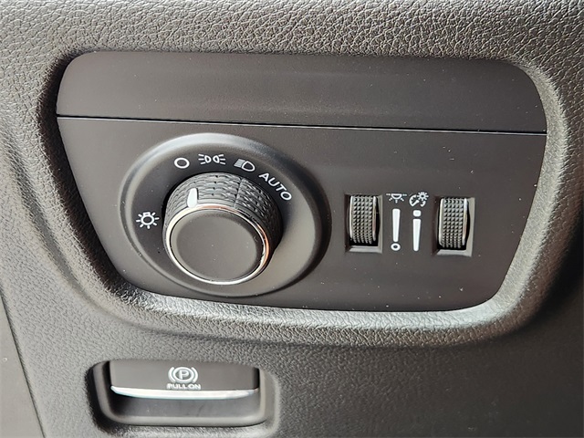 2024 Jeep Grand Cherokee Altitude X Gray at Mac Haik CDJR North Houston