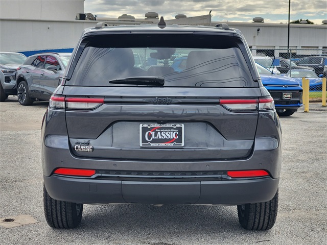 2024 Jeep Grand Cherokee Altitude X Gray at Mac Haik CDJR North Houston