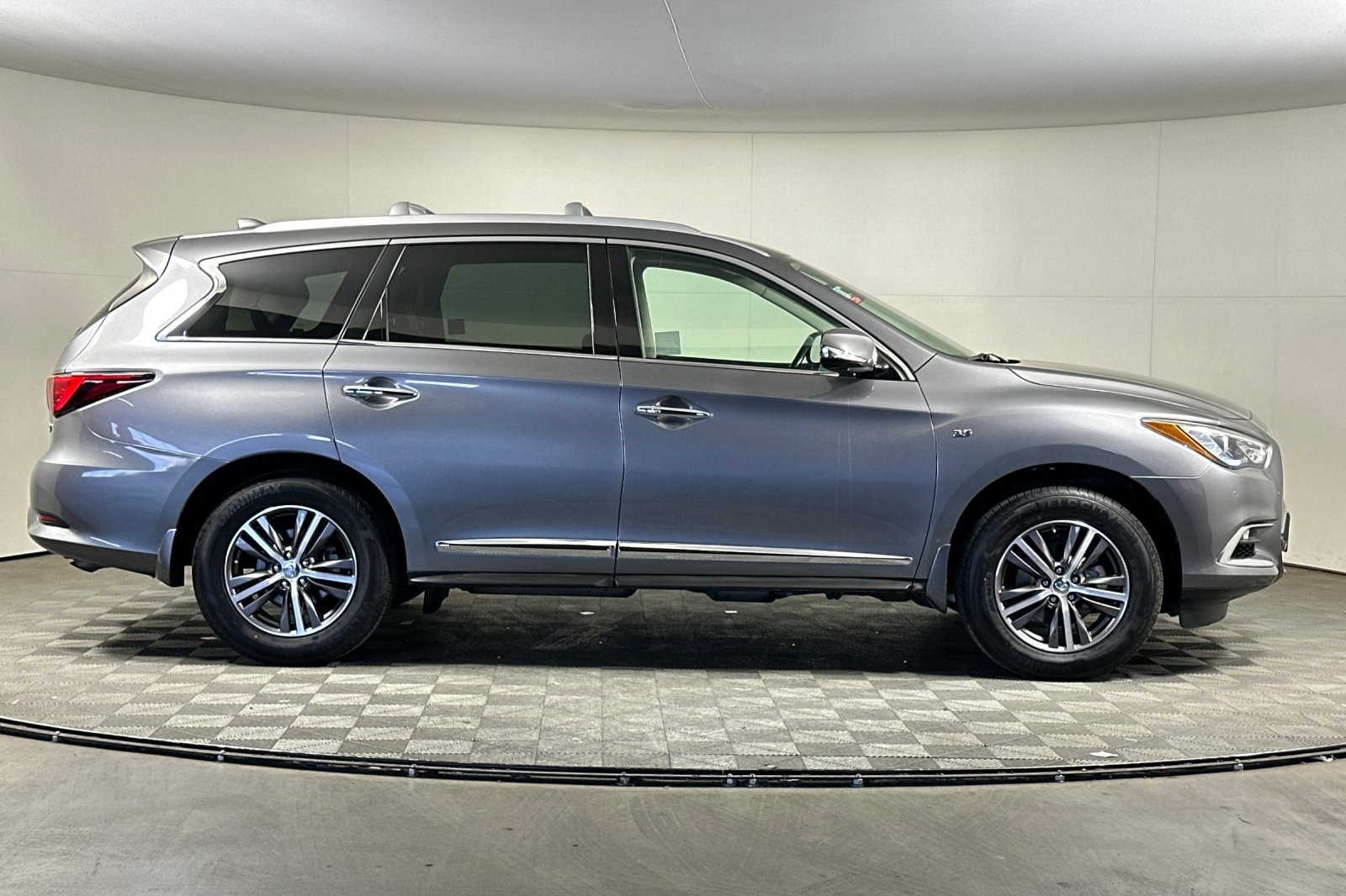 2019 Infiniti QX60 Luxe photo 2