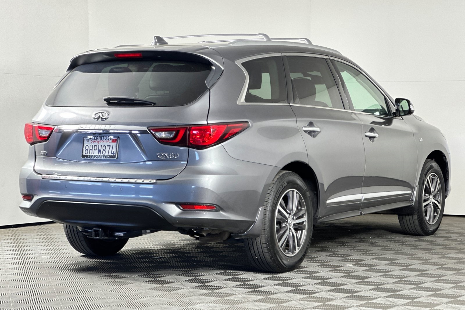 2019 Infiniti QX60 Luxe photo 3
