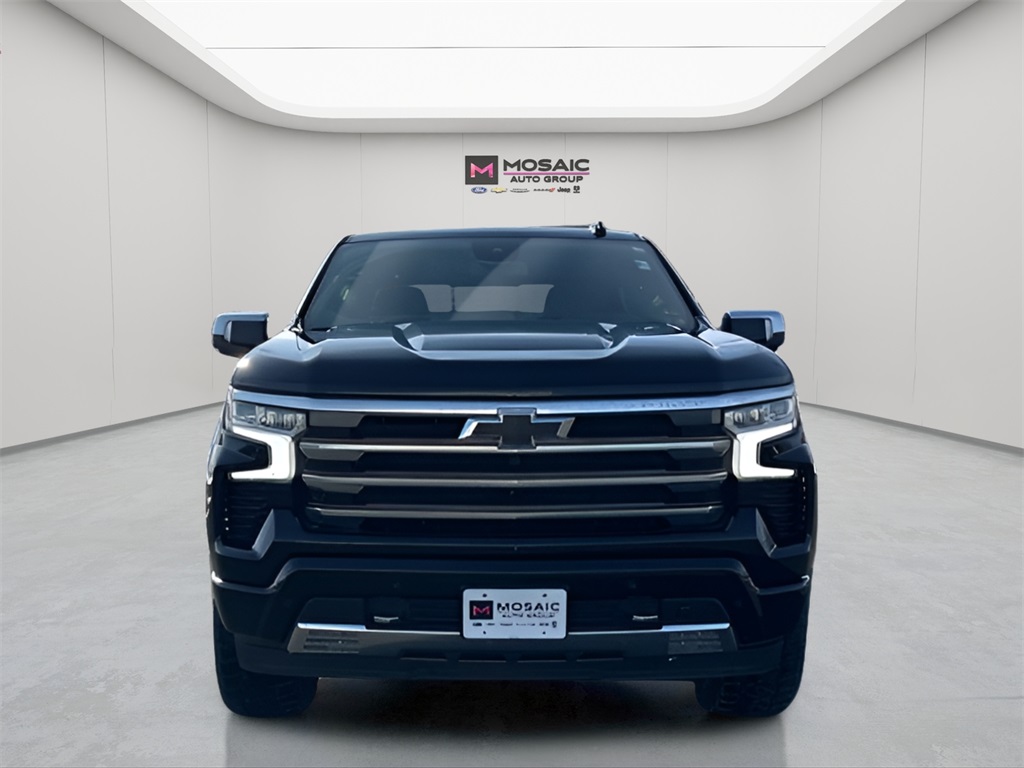 Used 2022 Chevrolet Silverado 1500 High Country with VIN 3GCUDJET9NG679073 for sale in Zumbrota, Minnesota