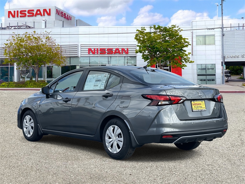 2025 Nissan Versa 1.6 S photo 2