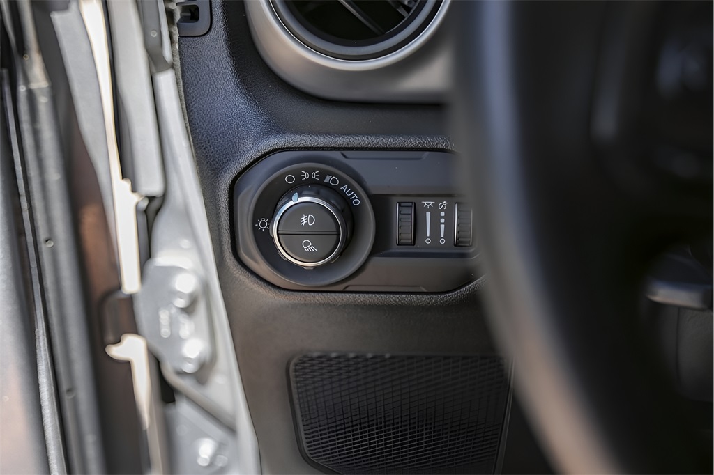 Used Car 2020 Jeep Gladiator  Sport For Sale Under $35,000 In Austin, Texas