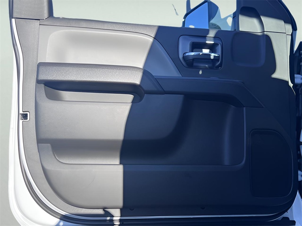 2023 Chevrolet Silverado 5500HD