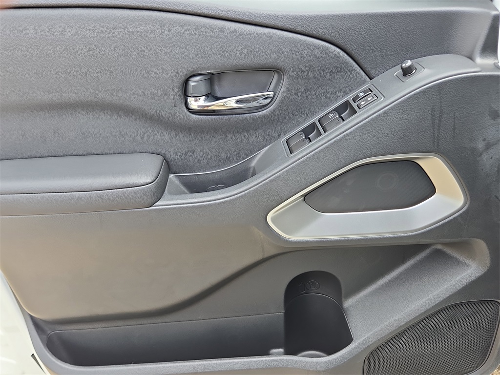 2025 Nissan Frontier SV photo 14