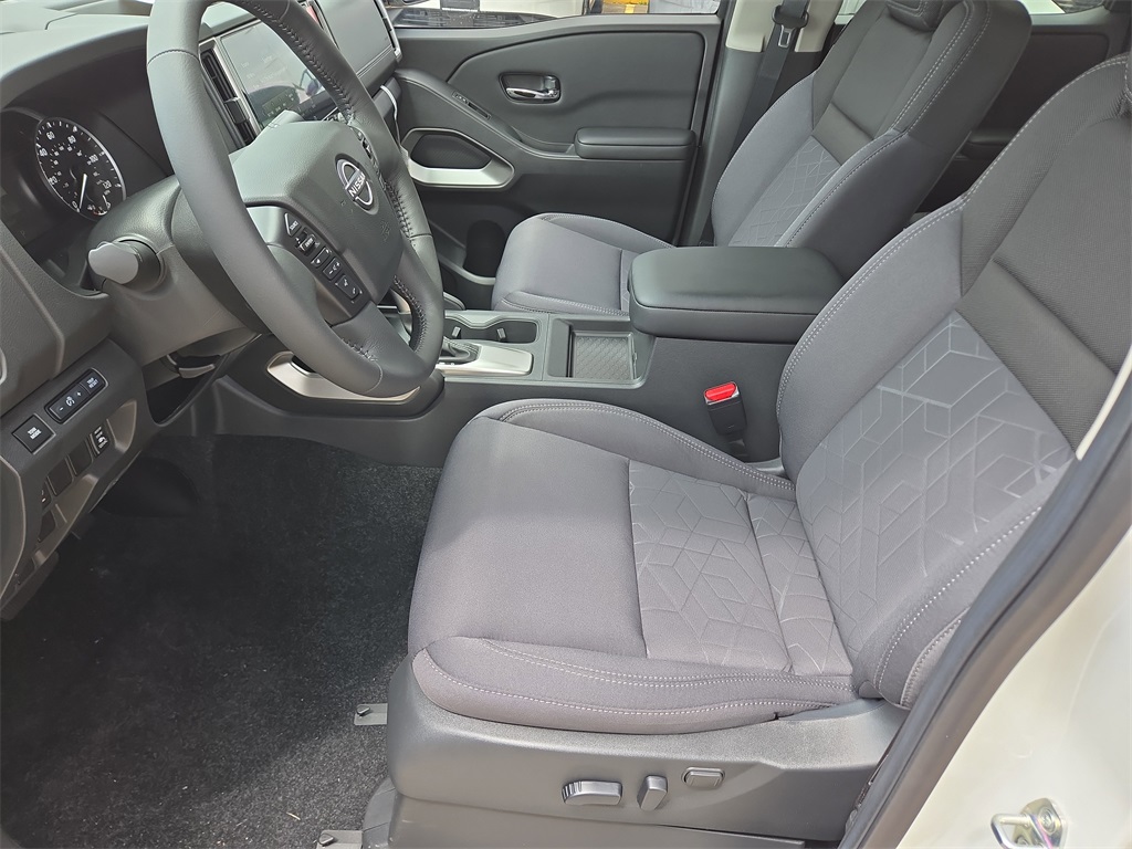 2025 Nissan Frontier SV photo 8