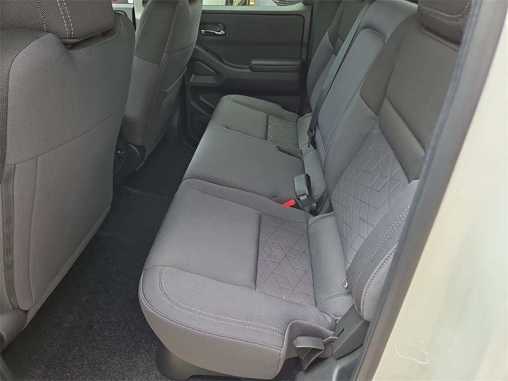 2025 Nissan Frontier SV photo 9