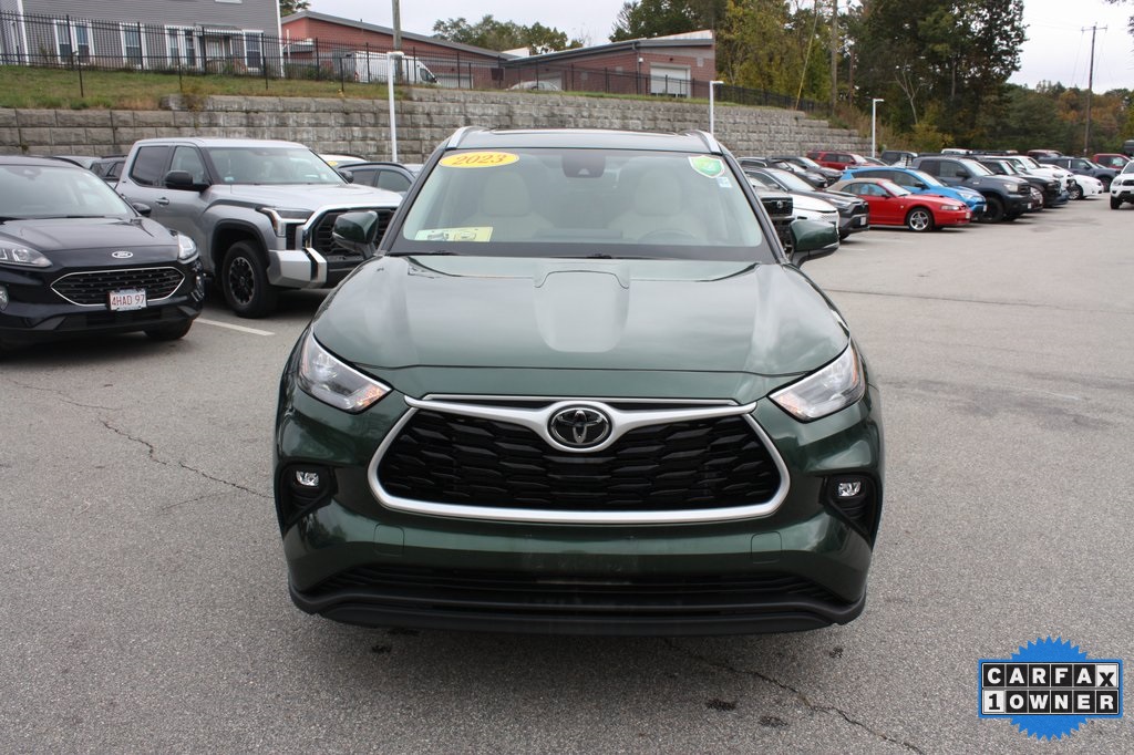 2023 Toyota Highlander XLE photo 3