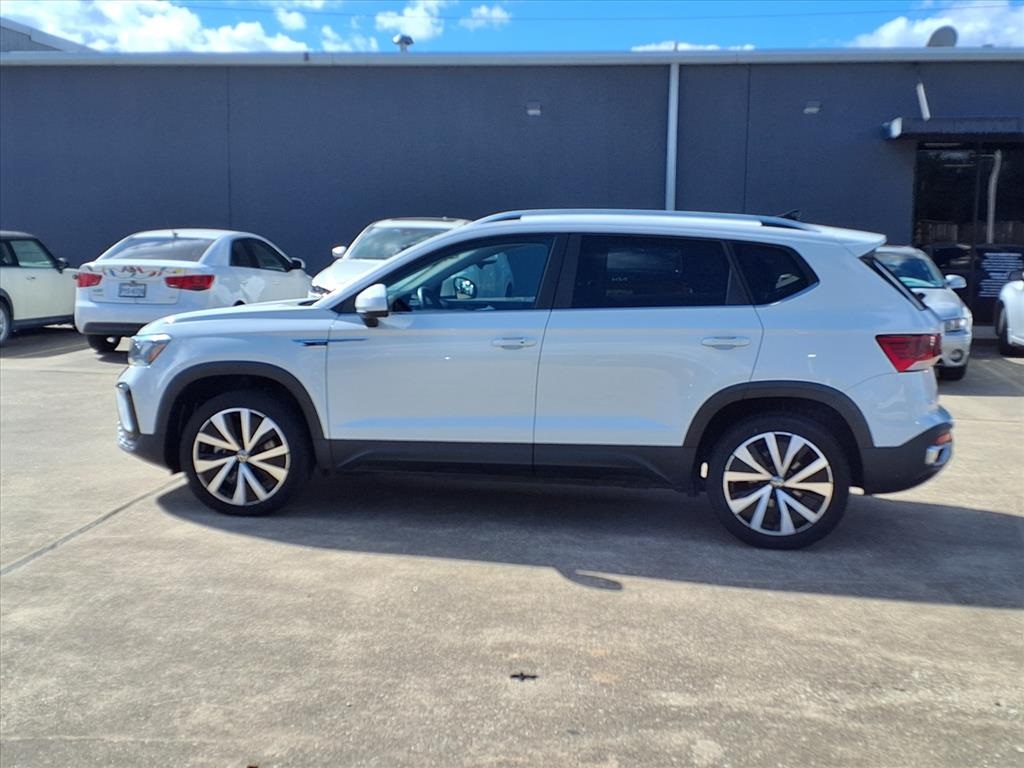 2023 Volkswagen Taos 1.5T SE White at DeMontrond Auto Country