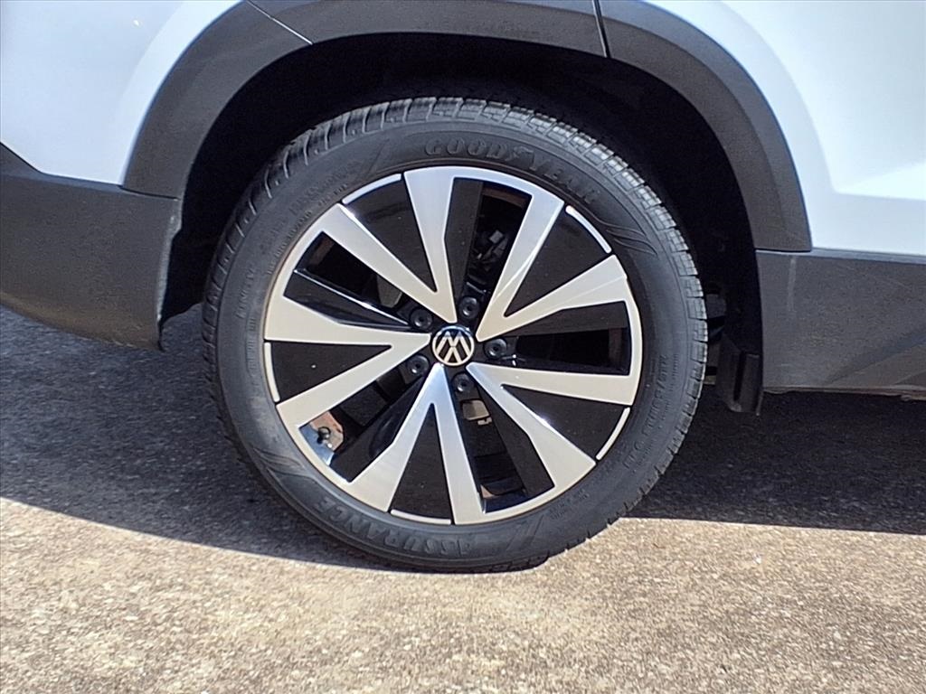 2023 Volkswagen Taos 1.5T SE White at DeMontrond Auto Country