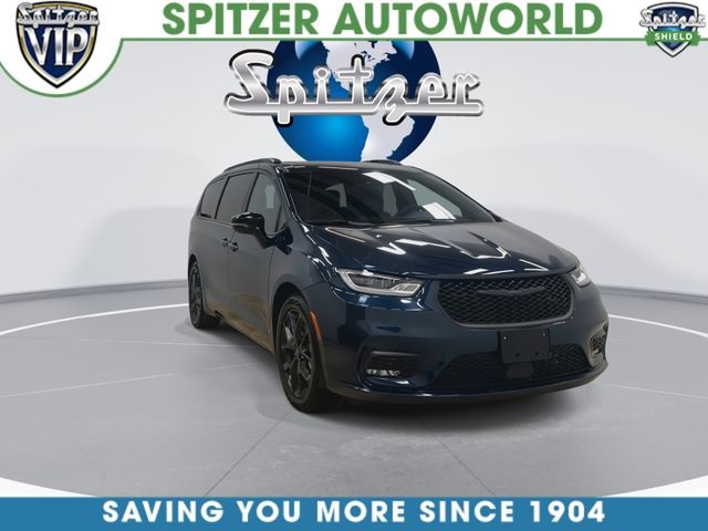 View vehicle photo 3