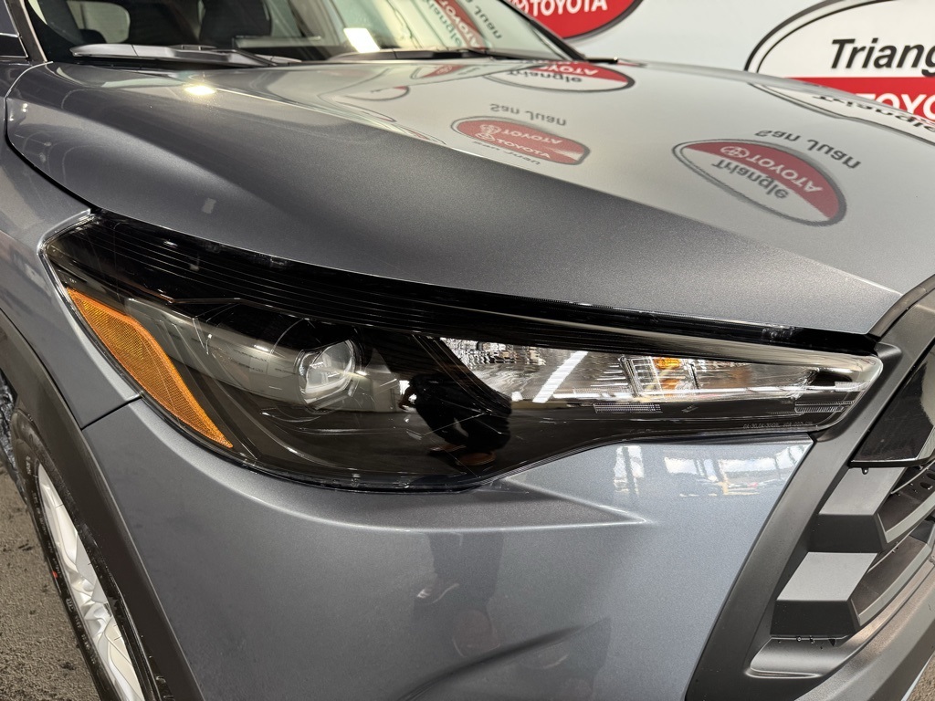 Thumbnail: 2026 Toyota Corolla Cross - 10