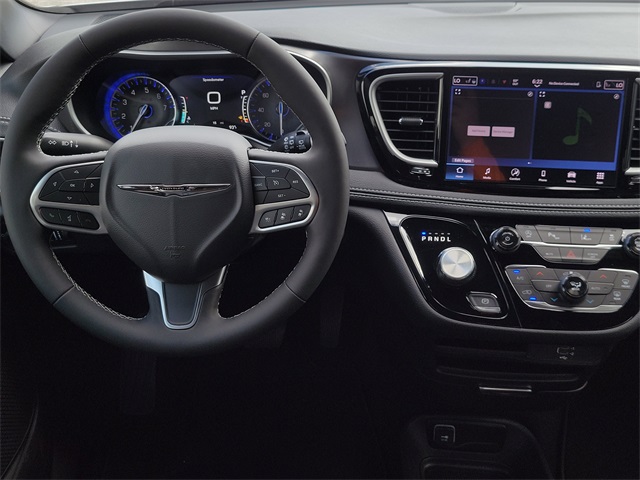 2026 Chrysler Pacifica Select White at Mac Haik CDJR North Houston