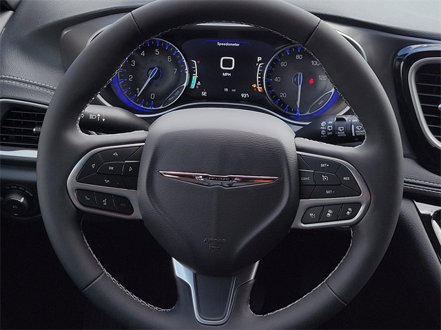 2026 Chrysler Pacifica Select White at Mac Haik CDJR North Houston