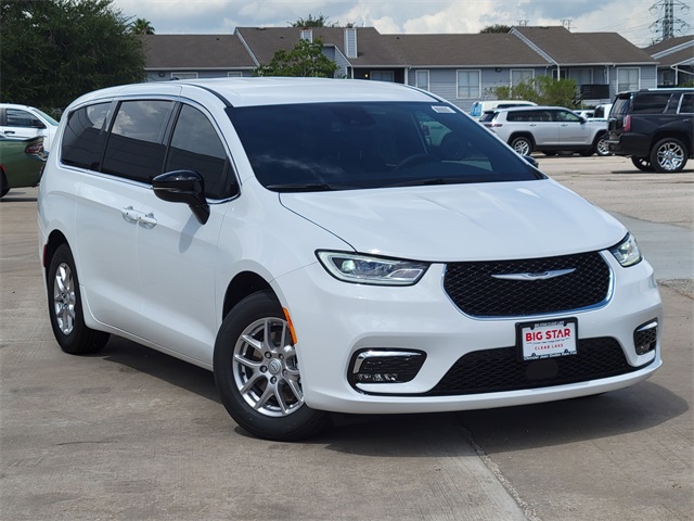 2026 Chrysler Pacifica Select White at Mac Haik CDJR North Houston