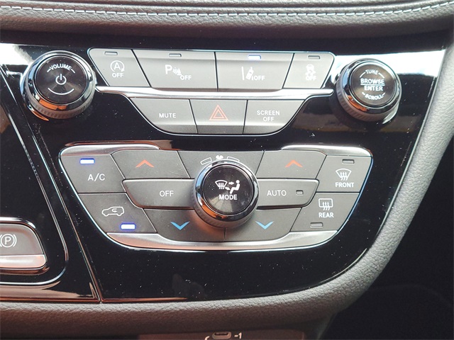 2026 Chrysler Pacifica Select White at Mac Haik CDJR North Houston