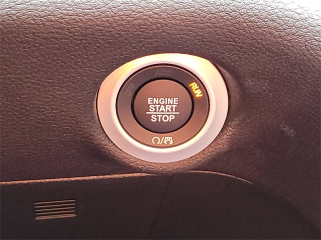 2026 Chrysler Pacifica Select White at Mac Haik CDJR North Houston