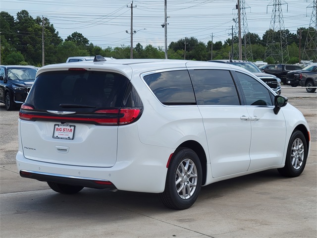 2026 Chrysler Pacifica Select White at Mac Haik CDJR North Houston