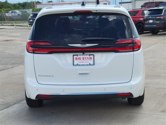 2026 Chrysler Pacifica Select White at Mac Haik CDJR North Houston