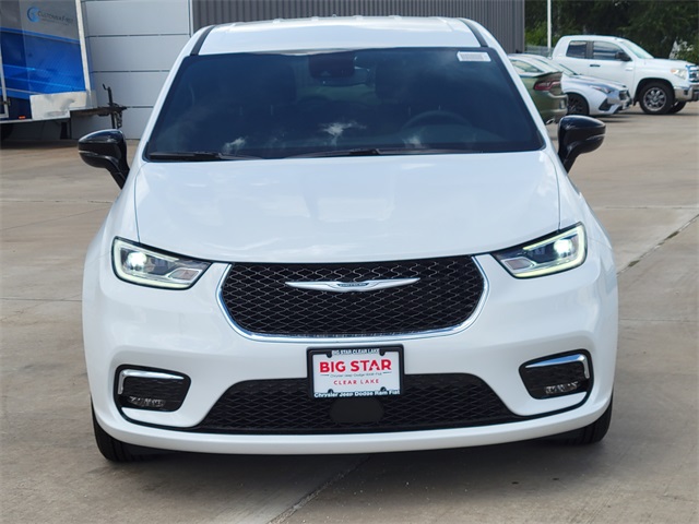 2026 Chrysler Pacifica Select White at Mac Haik CDJR North Houston