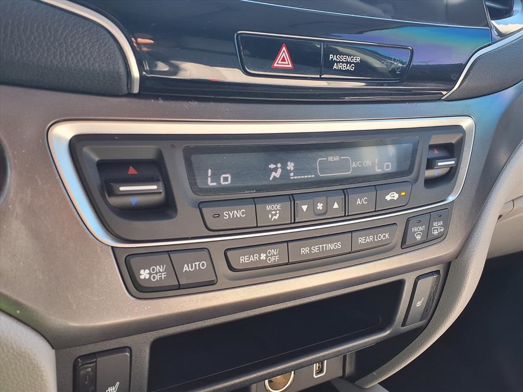 2022 Honda Pilot Special Edition Silver at Autostrade