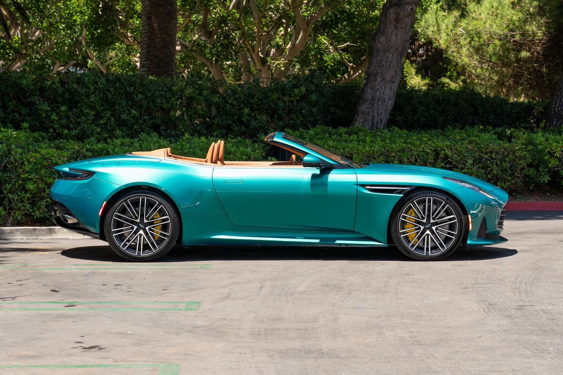 Aston Martin 2025 DB12 