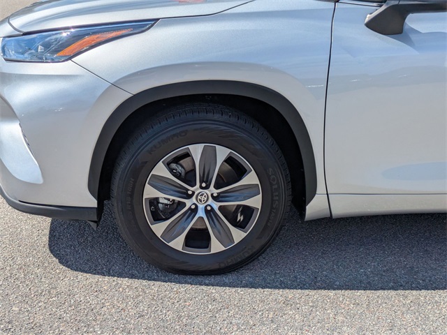 2024 Toyota Highlander XLE Silver at Davis Toyota of Orangeburg
