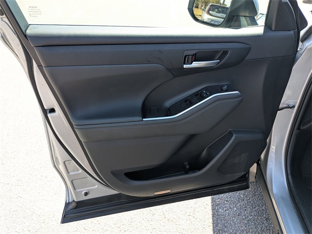 2024 Toyota Highlander XLE Silver at Davis Toyota of Orangeburg