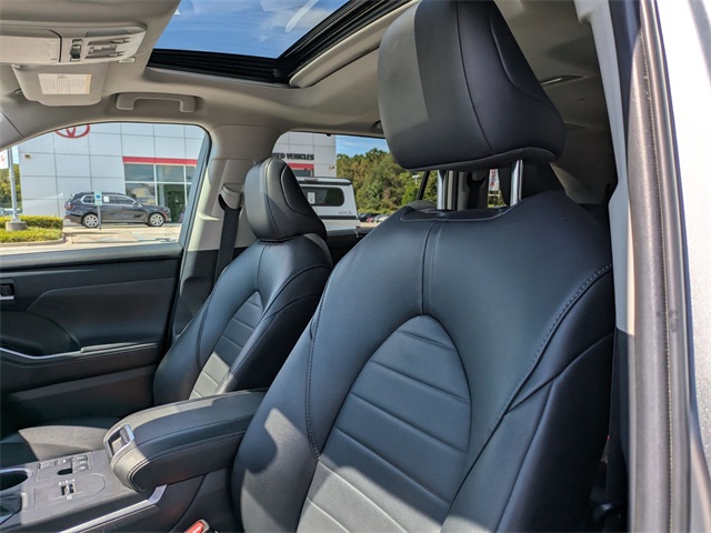 2024 Toyota Highlander XLE Silver at Davis Toyota of Orangeburg