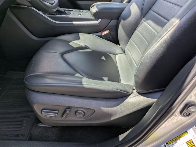 2024 Toyota Highlander XLE Silver at Davis Toyota of Orangeburg