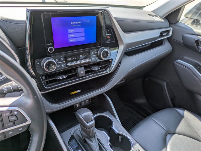 2024 Toyota Highlander XLE Silver at Davis Toyota of Orangeburg