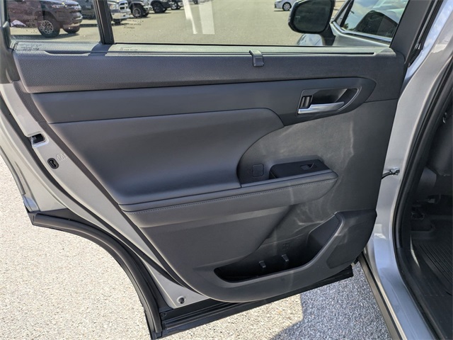 2024 Toyota Highlander XLE Silver at Davis Toyota of Orangeburg