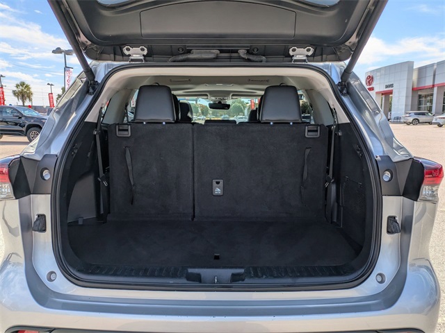 2024 Toyota Highlander XLE Silver at Davis Toyota of Orangeburg