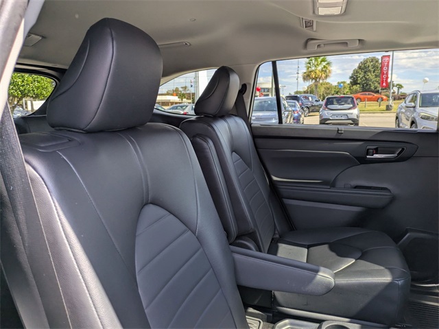 2024 Toyota Highlander XLE Silver at Davis Toyota of Orangeburg