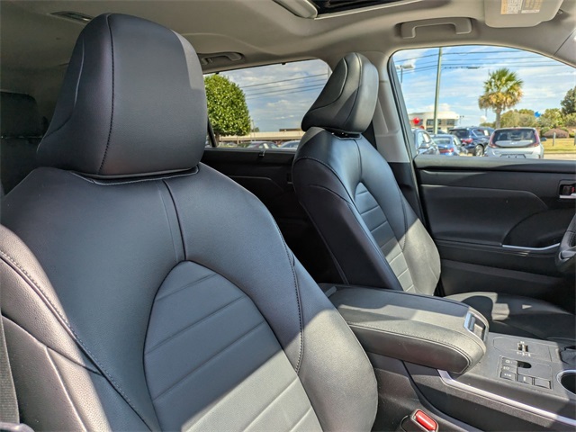 2024 Toyota Highlander XLE Silver at Davis Toyota of Orangeburg