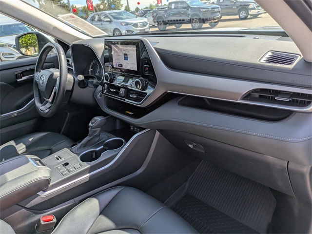 2024 Toyota Highlander XLE Silver at Davis Toyota of Orangeburg